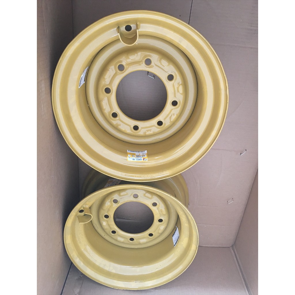 1427485 Wheel assembly - two wheel assemblies viewed from their mounting faces