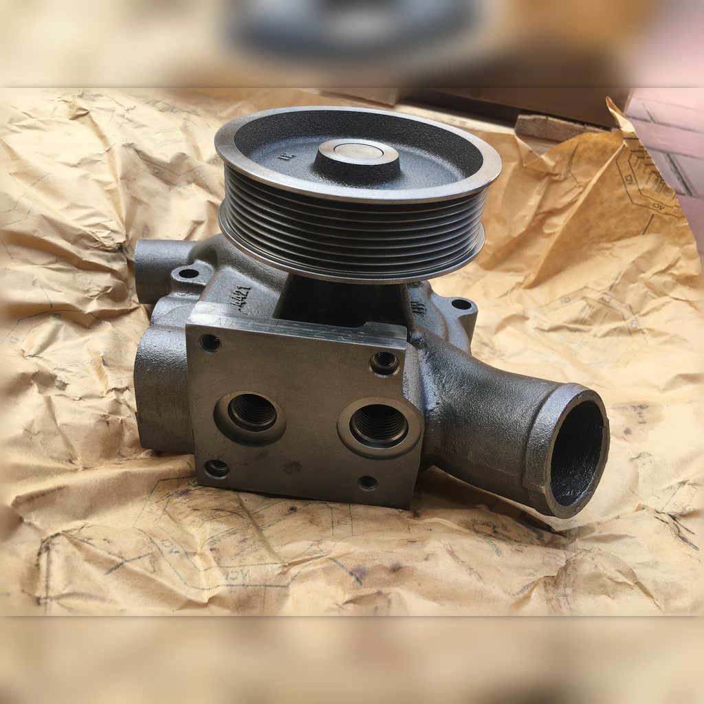 3522138 Water Pump Assembly - pump and pulley viewed from the side