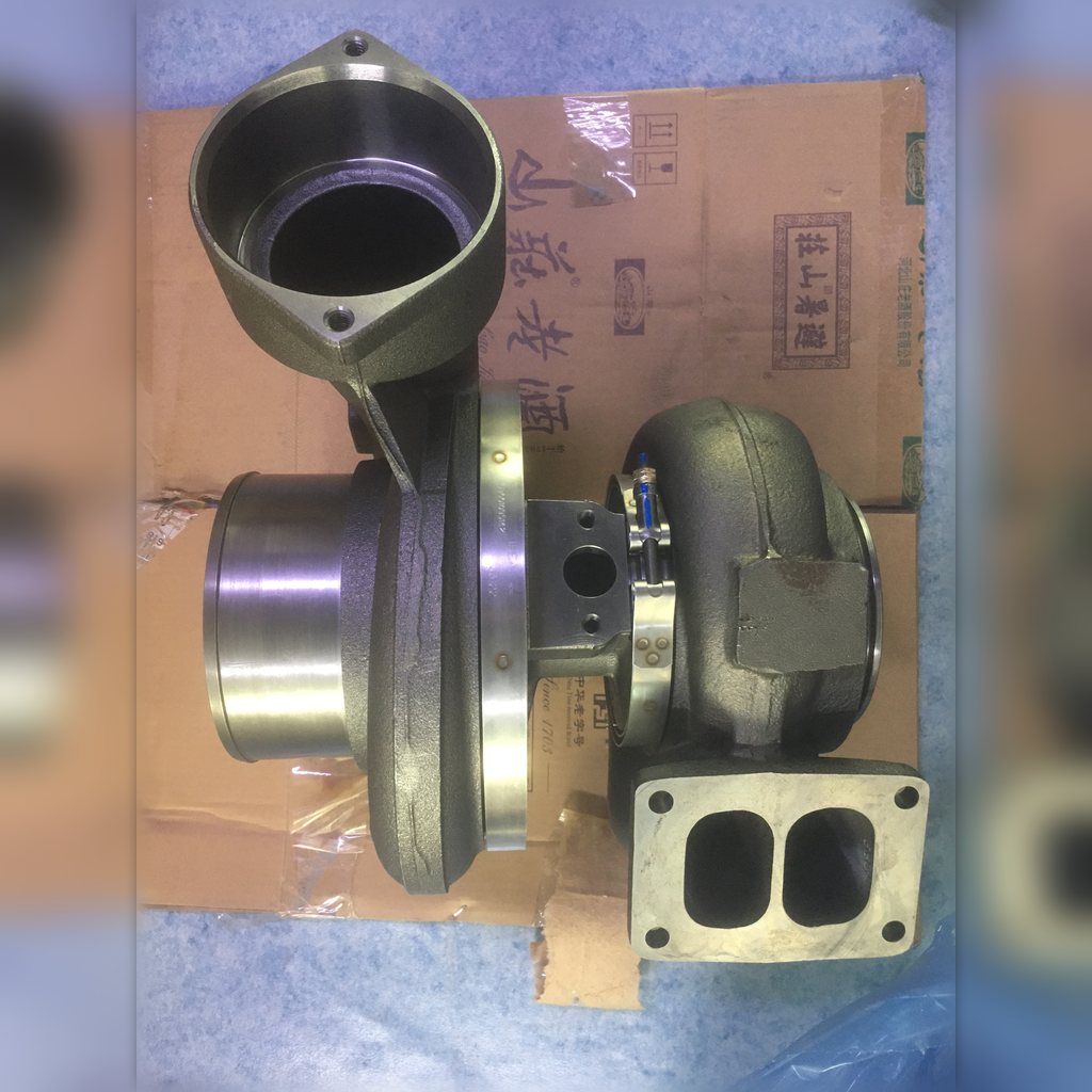 4451674 Turbocharger group - turbocharger and flange opening viewed from above
