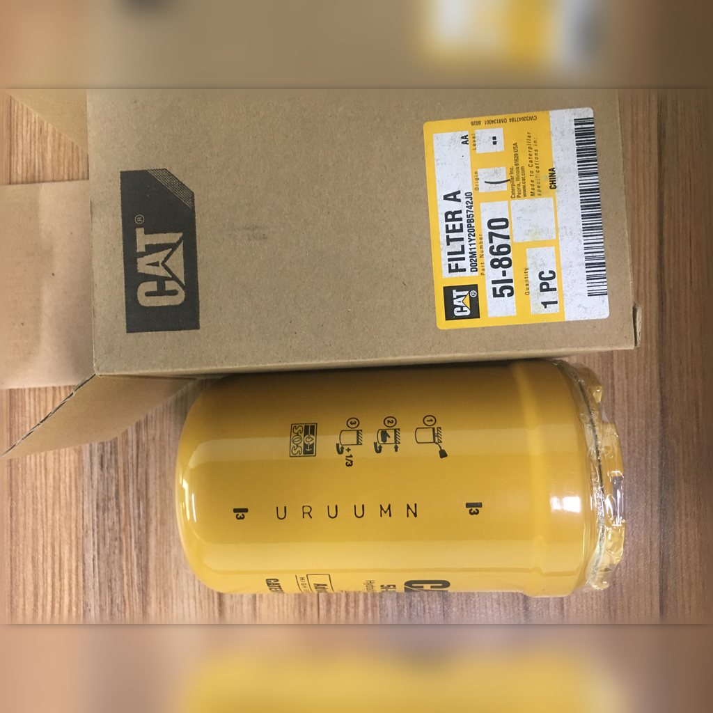 5I8670 Filter assembly - filter and labeled carton laid out together