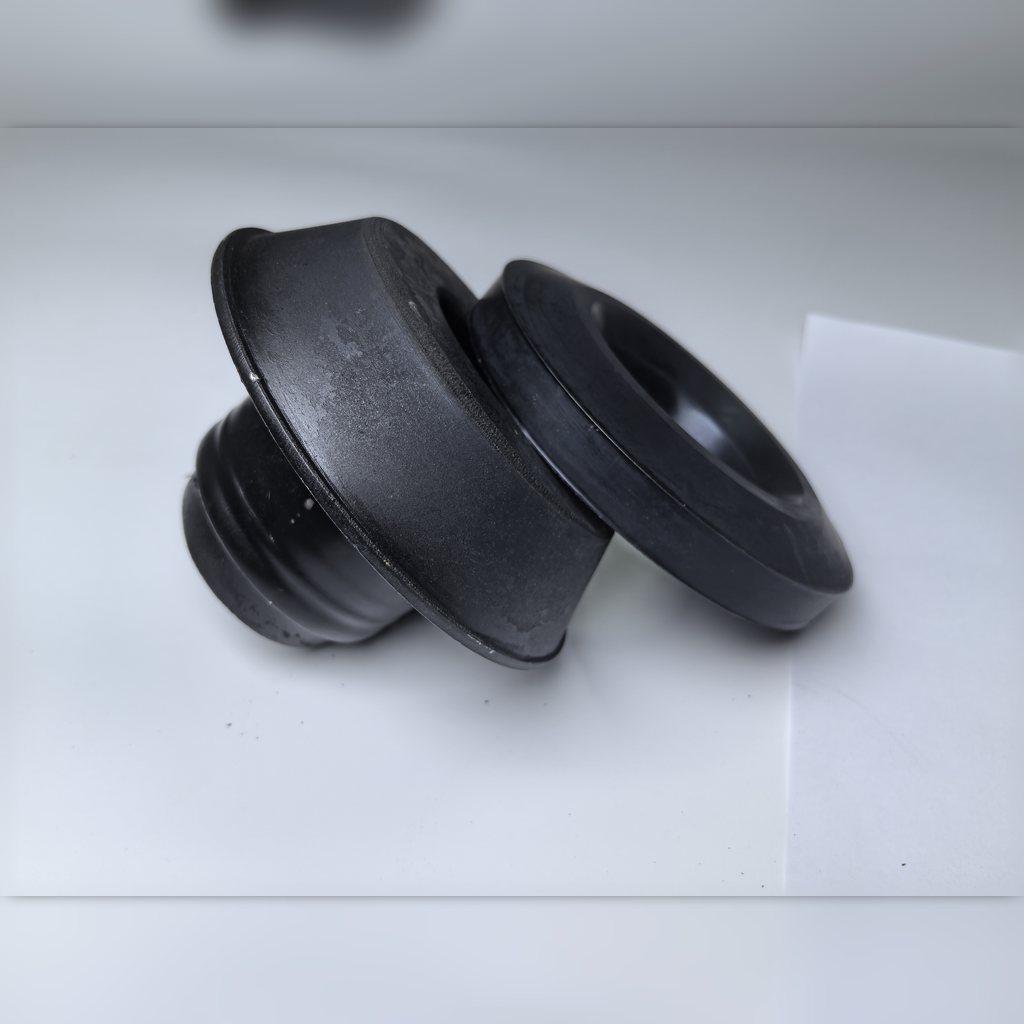 6Y-9960 Mount assembly - two mount pieces viewed at an angle